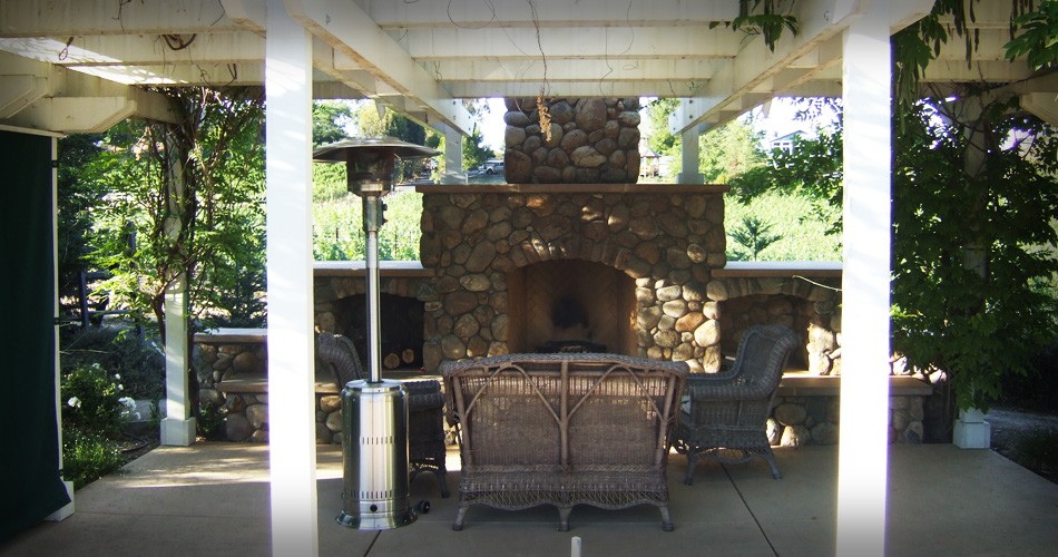 outdoor fireplace_outside_fireplaces_1